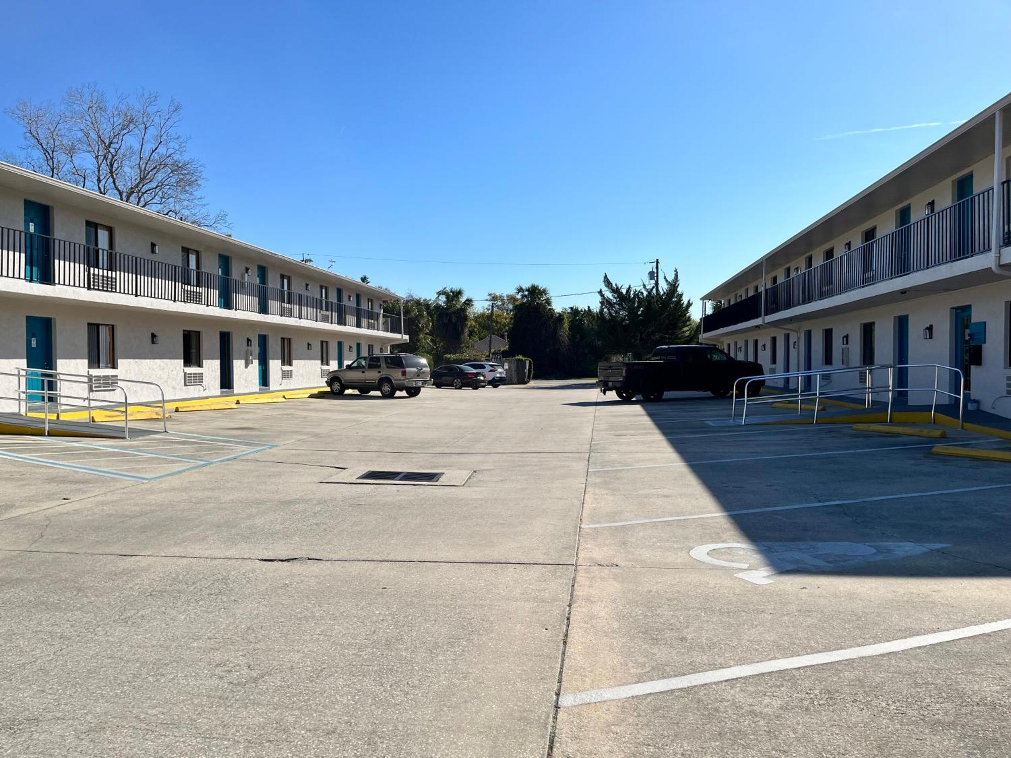 All-Suite Motel Edgewater  Exterior photo